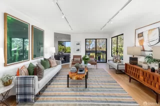 Photo #6: 424068985 Listing