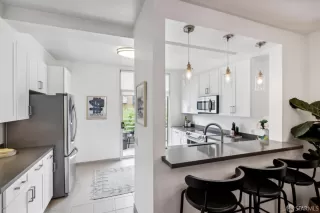 Photo #4: 424069032 Listing