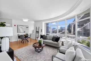 Photo #1: 424069477 Listing