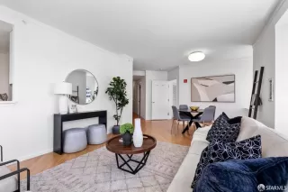 Photo #4: 424069477 Listing