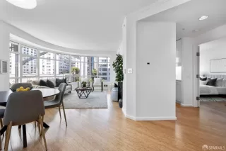 Photo #5: 424069477 Listing