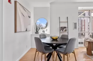 Photo #6: 424069477 Listing