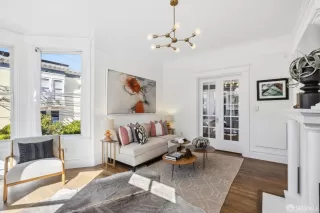 Photo #5: 424070883 Listing