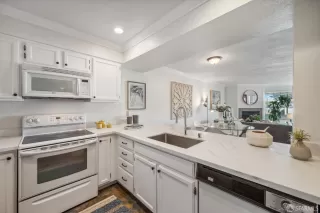 Photo #4: 424071405 Listing 