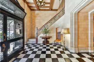 Photo #4: 424071485 Listing