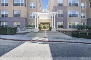 Photo #5: 424071648 Listing