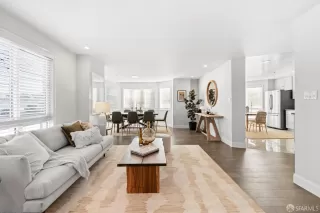 Photo #5: 424072590 Listing 