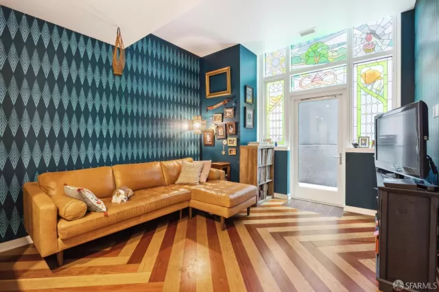 MLS: 424073434 Condo For Sale