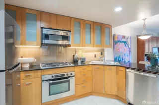 Photo #4: 424073552 Listing