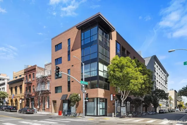 MLS: 424073900 Condo For Sale