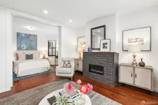 Photo #5: 424074392 Listing