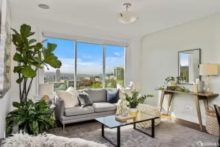 Photo #3: 424074579 Listing