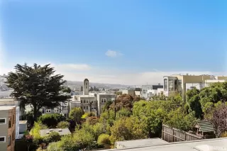 Photo #4: 424074579 Listing