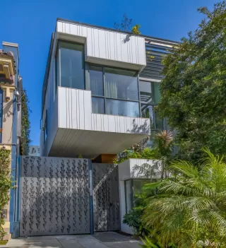 Photo #2: 424075166 Listing 