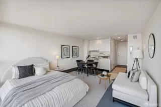 Photo #6: 424076340 Listing