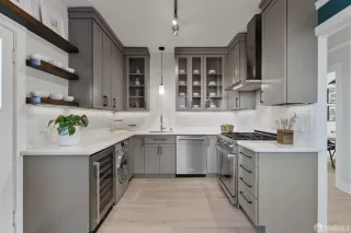 Photo #2: 424076694 Listing