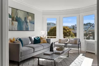 Photo #6: 424076694 Listing