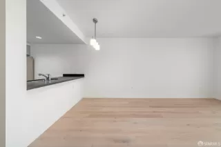 Photo #6: 424076785 Listing 