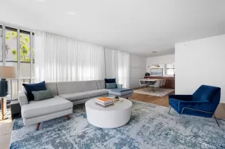 Photo #6: 424077606 Listing