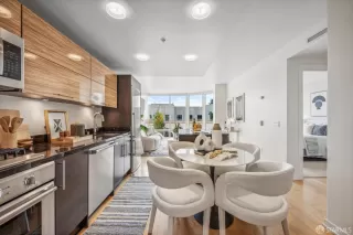 Photo #4: 424078060 Listing 