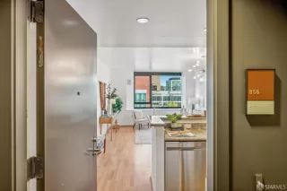 Photo #4: 424078467 Listing