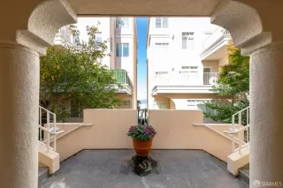 Photo #4: 424079401 Listing