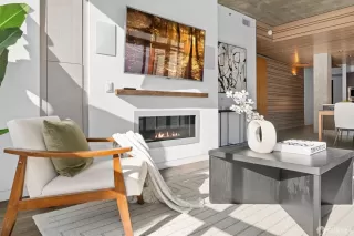 Photo #3: 424079581 Listing