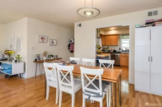 Photo #5: 424081844 Listing 