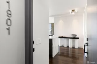 Photo #6: 424082328 Listing