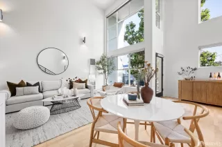 Photo #4: 424082396 Listing