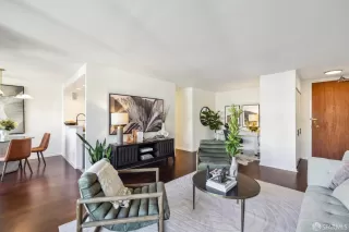 Photo #4: 424082437 Listing