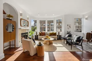 Photo #4: 424082460 Listing