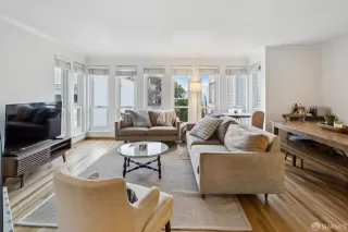 Photo #5: 424083330 Listing