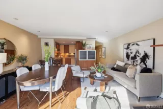 Photo #5: 424083641 Listing