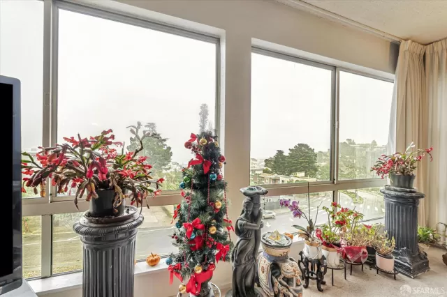 MLS: 424083687 Condo For Sale