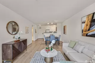 Photo #3: 424083803 Listing