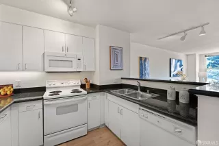 Photo #4: 424083803 Listing