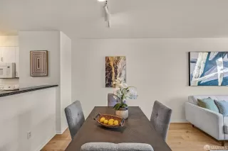 Photo #5: 424083803 Listing