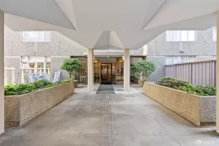 Photo #4: 424084147 Listing