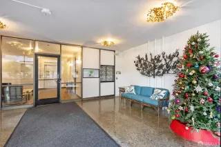 Photo #5: 424084147 Listing