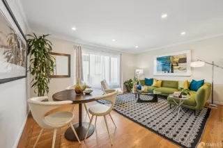 Photo #3: 424084202 Listing