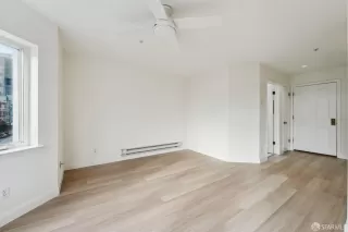 Photo #4: 424084561 Listing