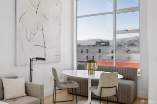 Photo #4: 424103650 Listing