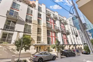 Photo #1: 424103728 Listing