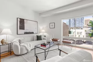 Photo #5: 424103728 Listing