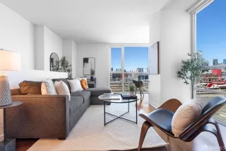 Photo #3: 424103847 Listing