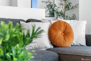 Photo #4: 424103847 Listing