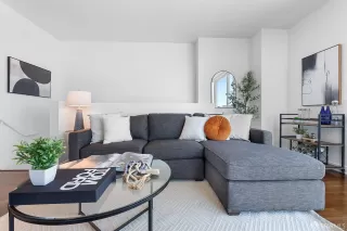 Photo #5: 424103847 Listing