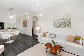 Photo #5: 424104011 Listing 