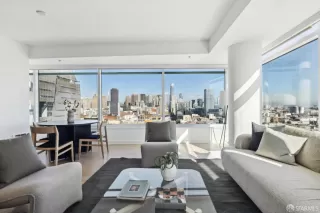 Photo #2: 425000143 Listing